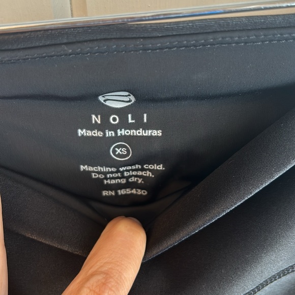 EUC maybe NWOT Noli Yoga LIQUID LEGGING - BLACK GLOSS. XS - Picture 2 of 3